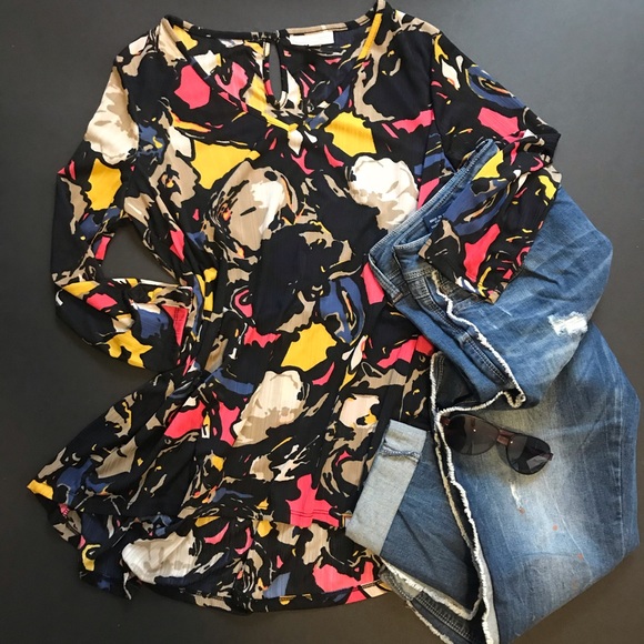 Dana Buchman Tops - Dana Buchman abstract floral tunic Dana Buchman Tops - Dana Buchman abstract floral tunic